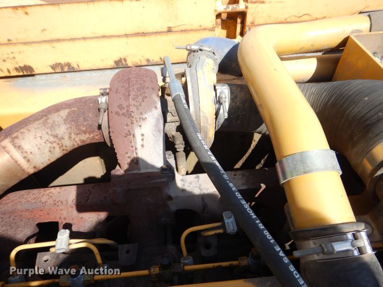 image for item DS8123 2006 John Deere 200C LC  excavator