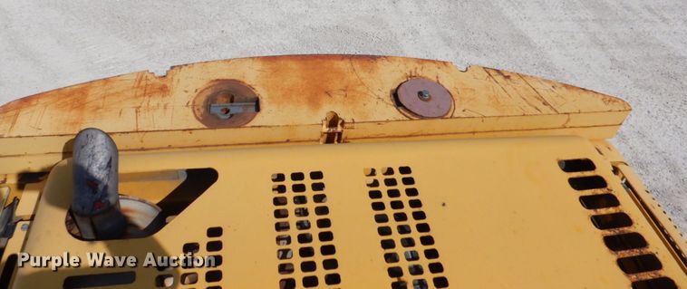 image for item DS8123 2006 John Deere 200C LC  excavator