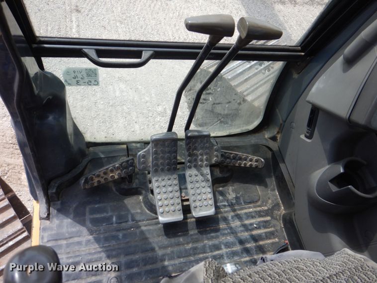 image for item DS8123 2006 John Deere 200C LC  excavator