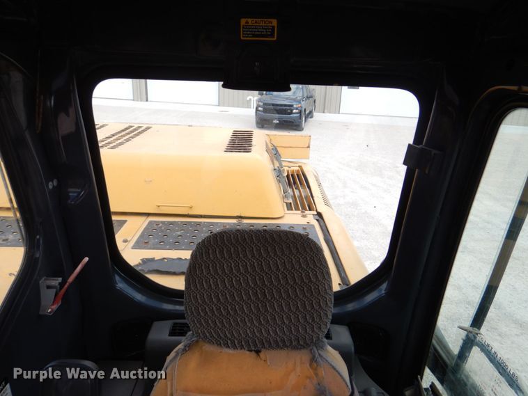 image for item DS8123 2006 John Deere 200C LC  excavator