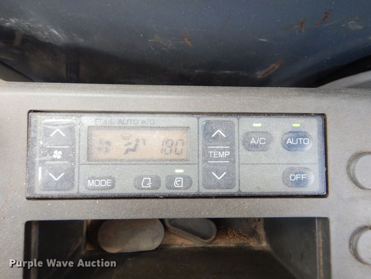 image for item DS8123 2006 John Deere 200C LC  excavator