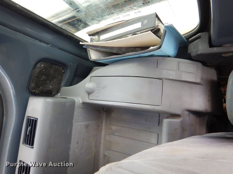 image for item DS8123 2006 John Deere 200C LC  excavator