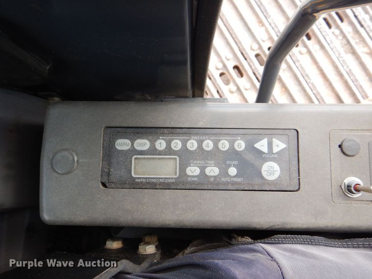 image for item DS8123 2006 John Deere 200C LC  excavator