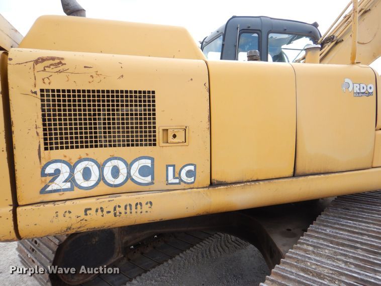 image for item DS8123 2006 John Deere 200C LC  excavator