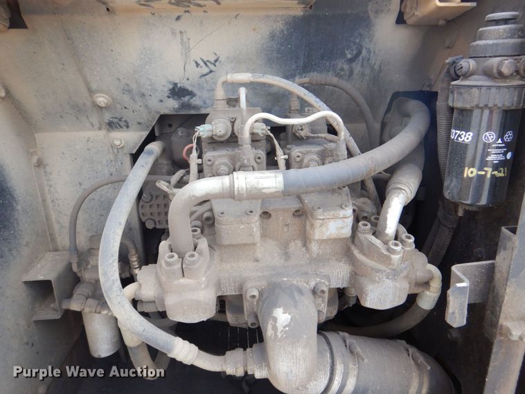 image for item DS8123 2006 John Deere 200C LC  excavator