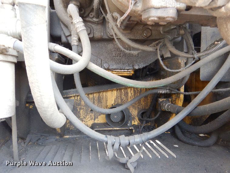 image for item DS8123 2006 John Deere 200C LC  excavator