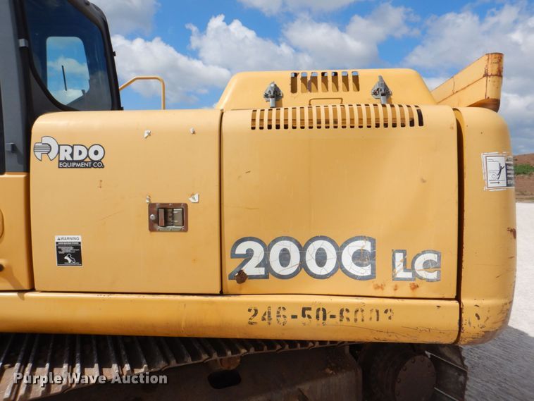 image for item DS8123 2006 John Deere 200C LC  excavator