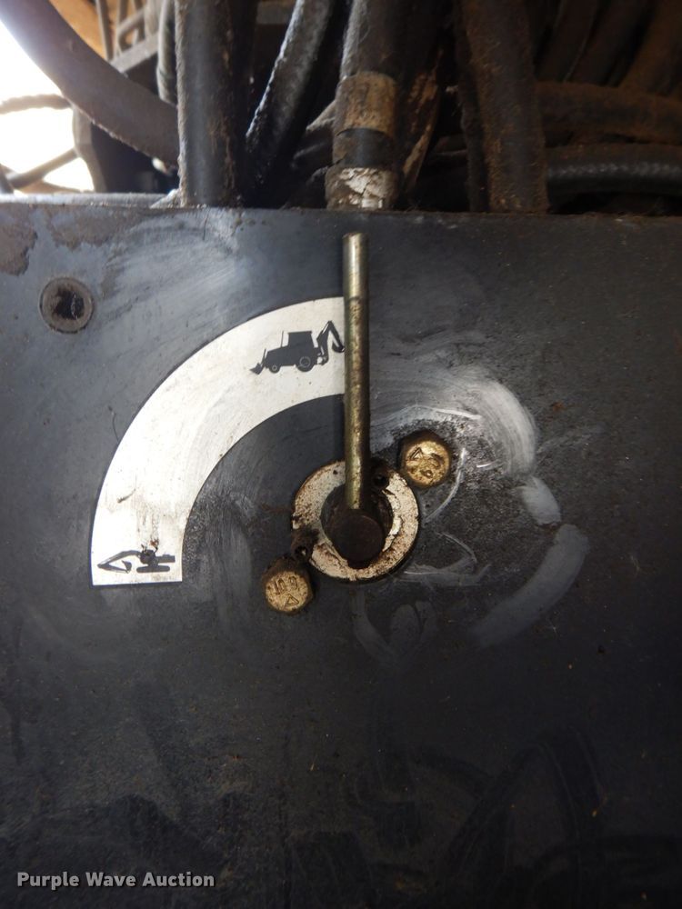 image for item DS8123 2006 John Deere 200C LC  excavator