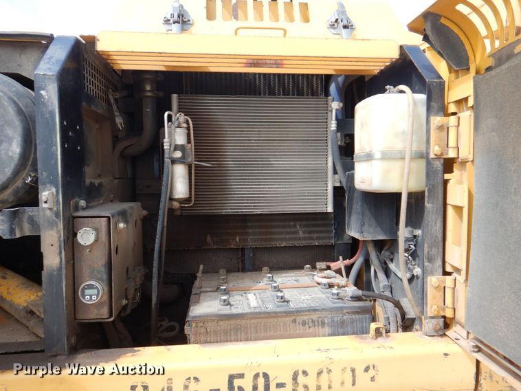 image for item DS8123 2006 John Deere 200C LC  excavator