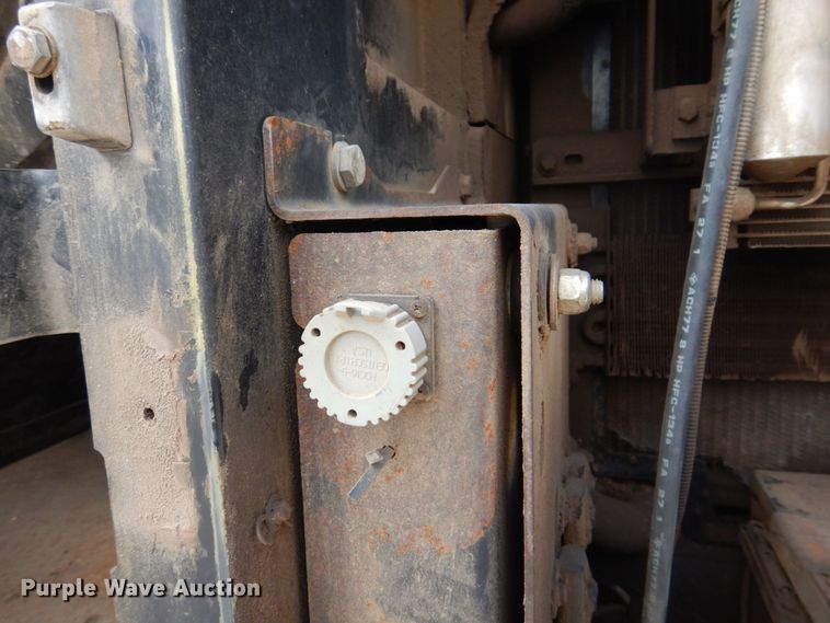 image for item DS8123 2006 John Deere 200C LC  excavator