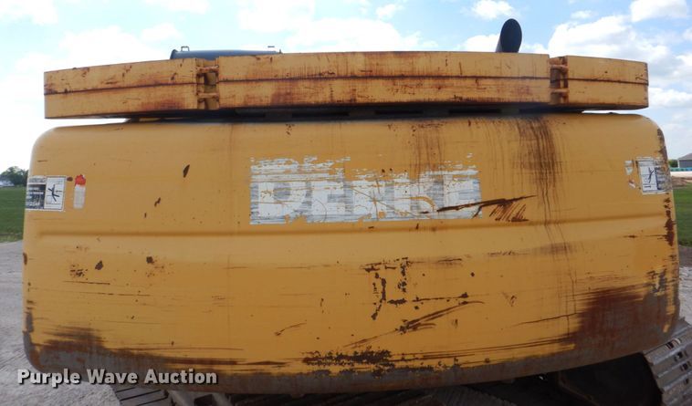 image for item DS8123 2006 John Deere 200C LC  excavator