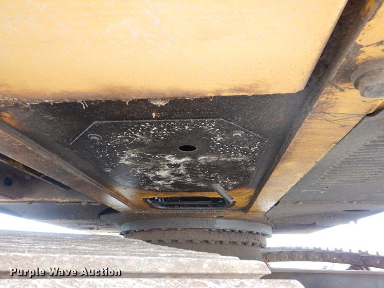 image for item DS8123 2006 John Deere 200C LC  excavator