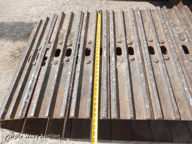 image for item DS8123 2006 John Deere 200C LC  excavator