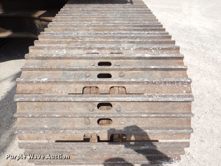 image for item DS8123 2006 John Deere 200C LC  excavator