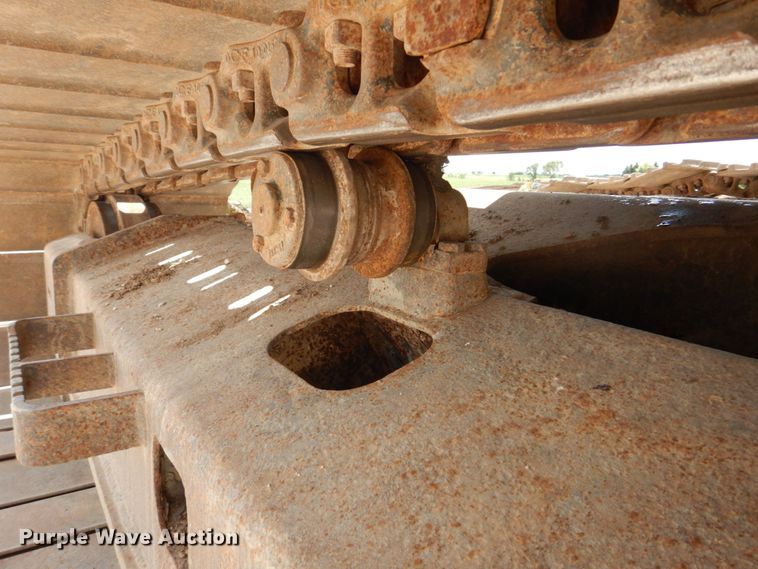 image for item DS8123 2006 John Deere 200C LC  excavator