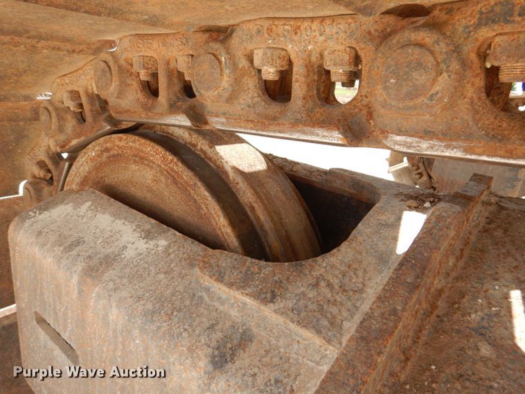 image for item DS8123 2006 John Deere 200C LC  excavator