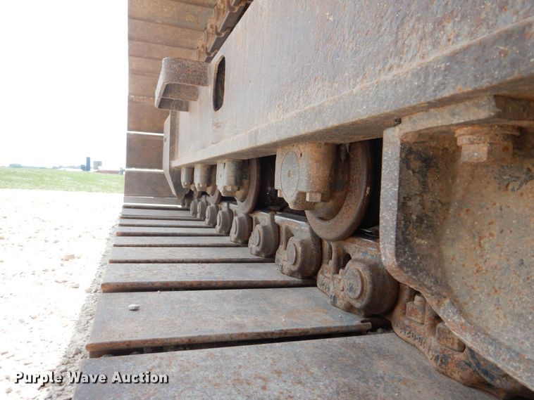 image for item DS8123 2006 John Deere 200C LC  excavator