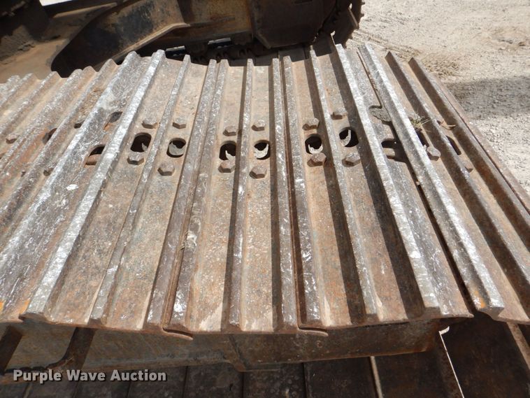 image for item DS8123 2006 John Deere 200C LC  excavator