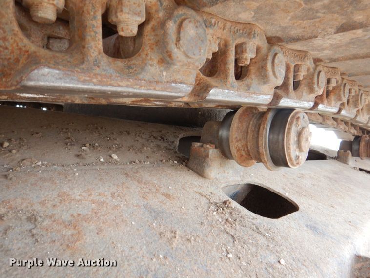 image for item DS8123 2006 John Deere 200C LC  excavator