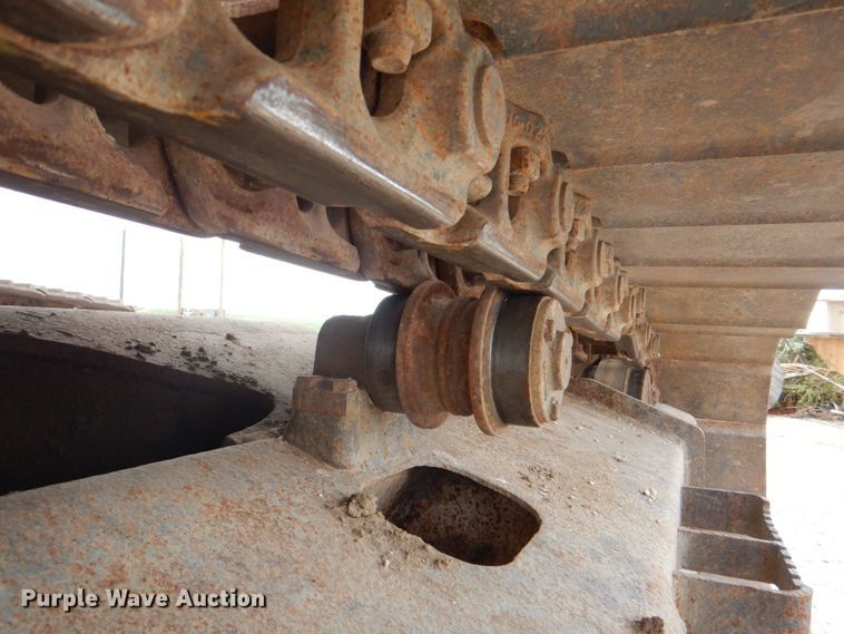 image for item DS8123 2006 John Deere 200C LC  excavator