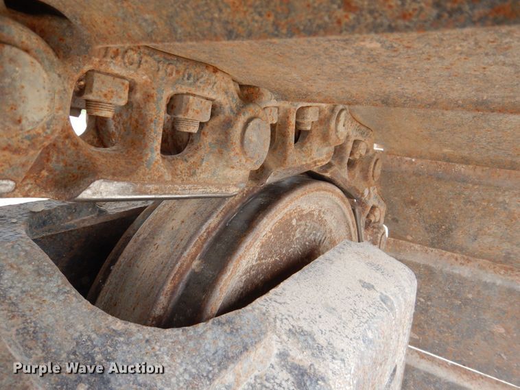 image for item DS8123 2006 John Deere 200C LC  excavator