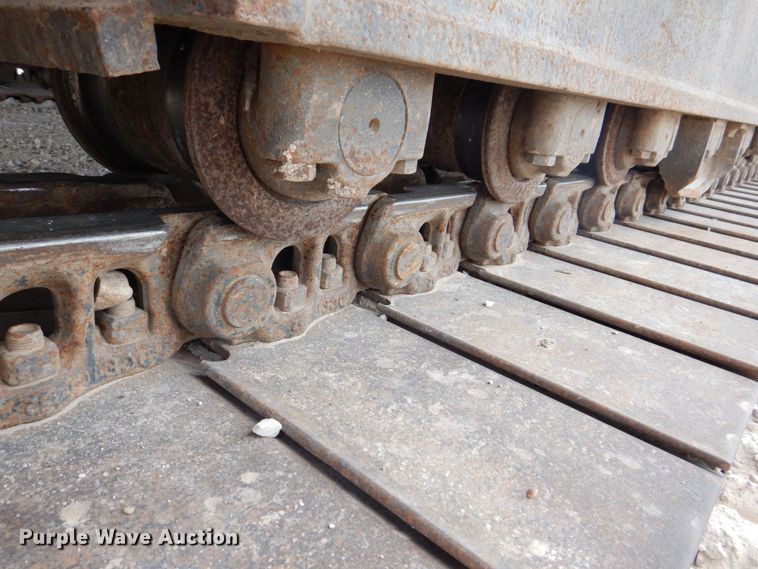 image for item DS8123 2006 John Deere 200C LC  excavator