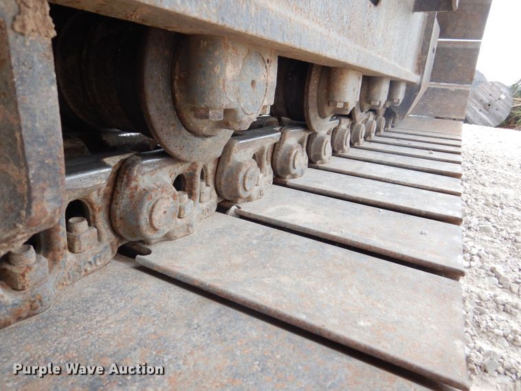 image for item DS8123 2006 John Deere 200C LC  excavator