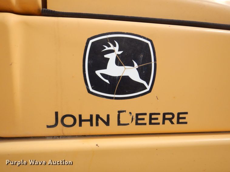 image for item DS8123 2006 John Deere 200C LC  excavator