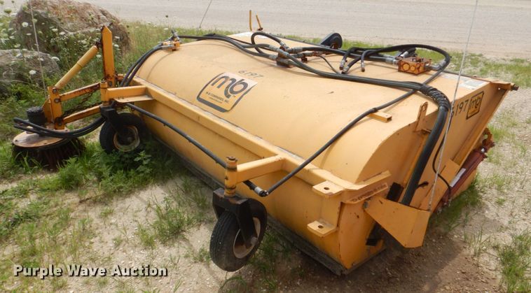 image for item DS8127 M-B  wheel loader broom