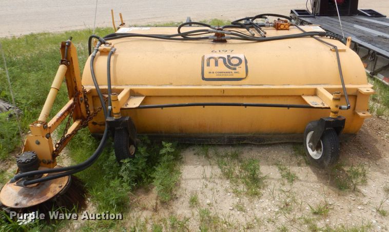 image for item DS8127 M-B  wheel loader broom