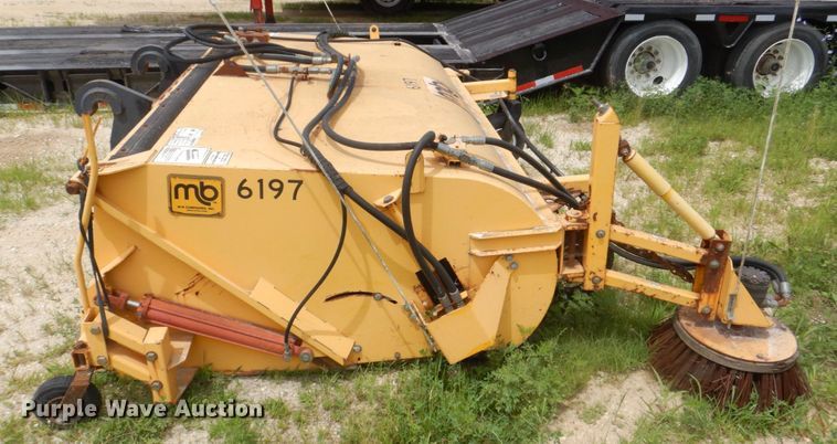 image for item DS8127 M-B  wheel loader broom