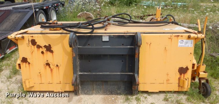 image for item DS8127 M-B  wheel loader broom