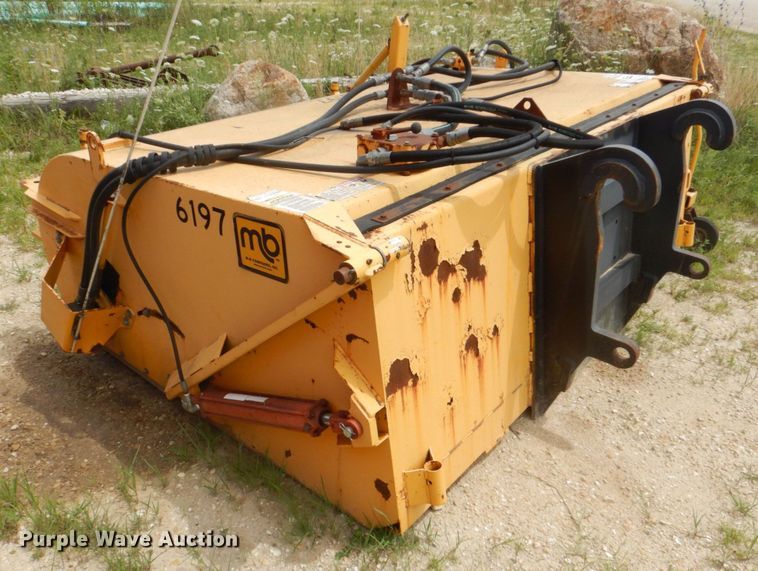 image for item DS8127 M-B  wheel loader broom