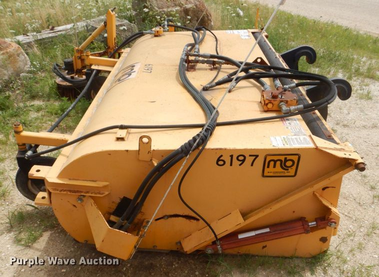 image for item DS8127 M-B  wheel loader broom