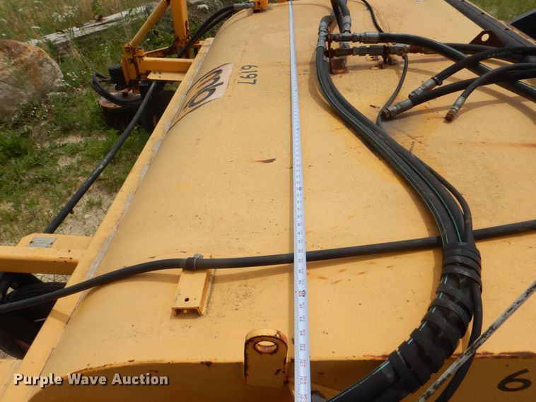 image for item DS8127 M-B  wheel loader broom