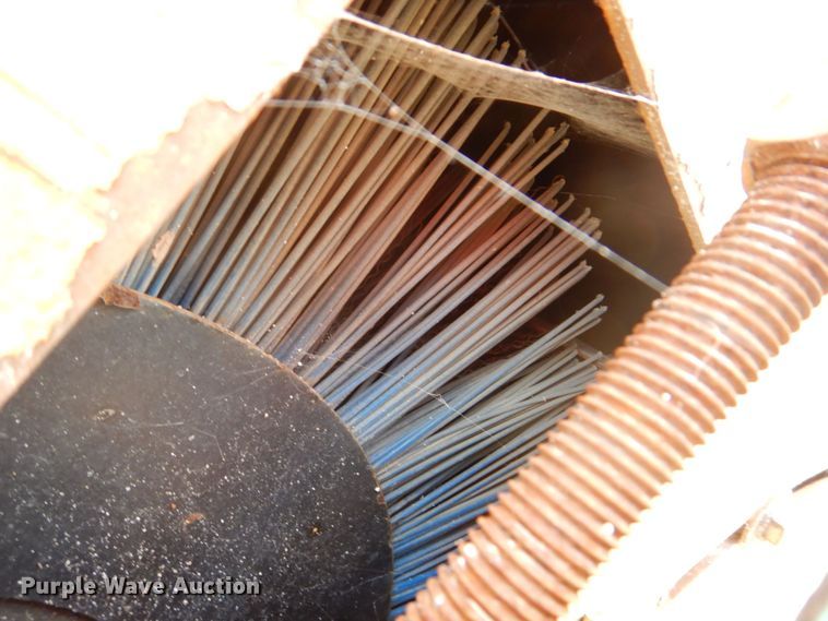 image for item DS8127 M-B  wheel loader broom