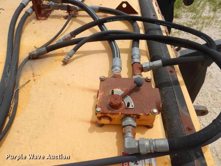 image for item DS8127 M-B  wheel loader broom