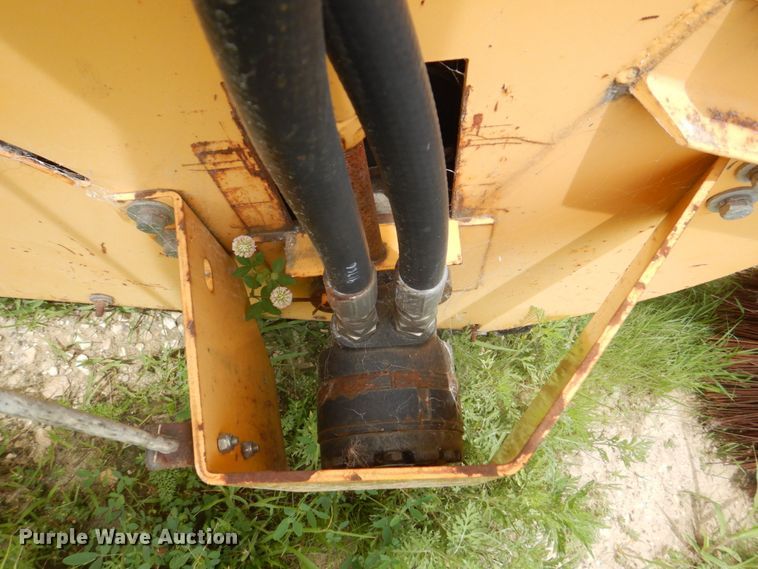 image for item DS8127 M-B  wheel loader broom