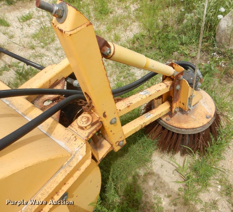 image for item DS8127 M-B  wheel loader broom