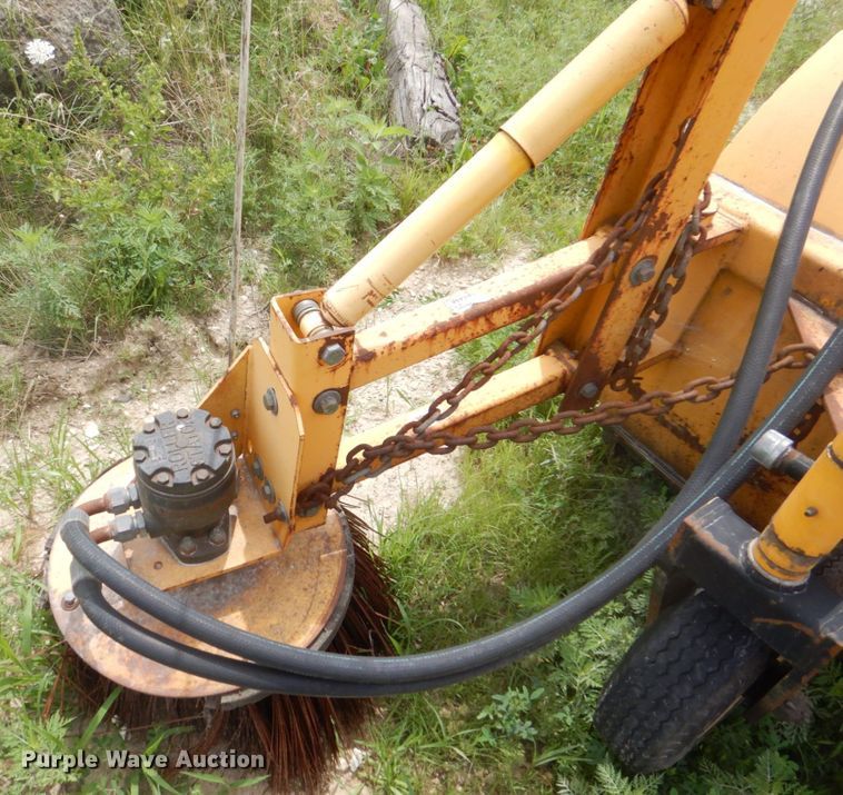 image for item DS8127 M-B  wheel loader broom