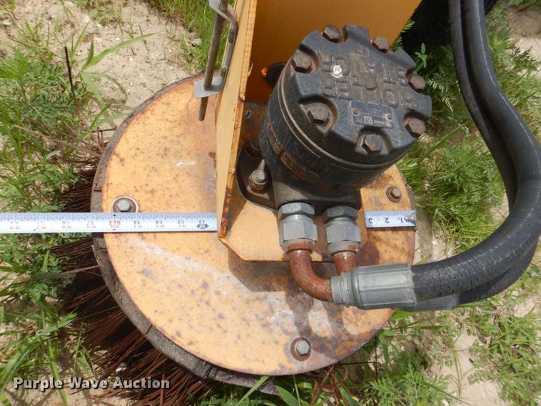 image for item DS8127 M-B  wheel loader broom