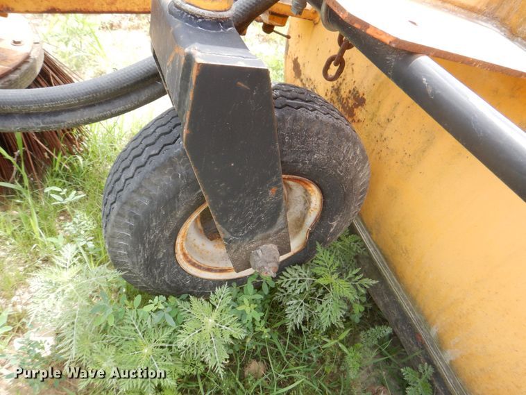 image for item DS8127 M-B  wheel loader broom