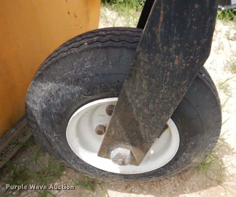 image for item DS8127 M-B  wheel loader broom