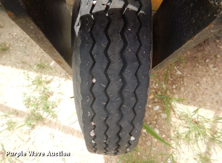 image for item DS8127 M-B  wheel loader broom