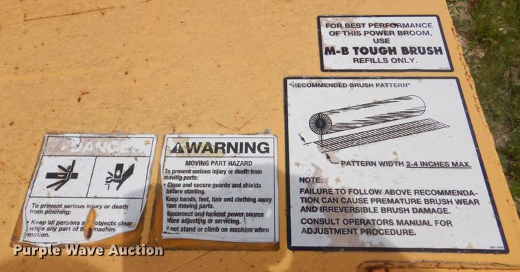 image for item DS8127 M-B  wheel loader broom