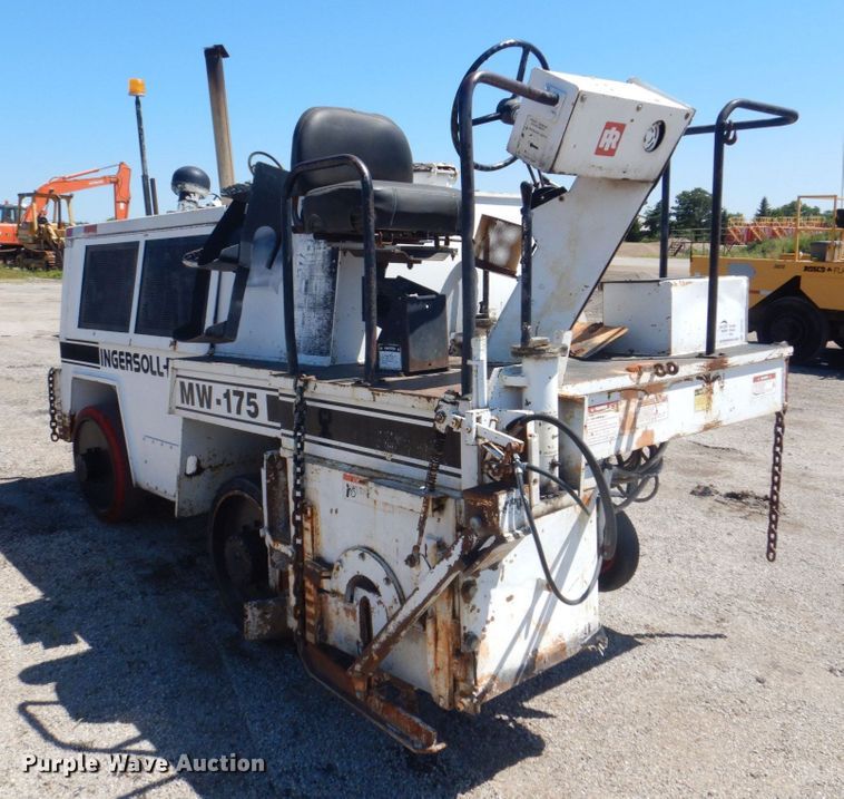 image for item DS8151 1986 Ingersoll Rand MW175  milling machine