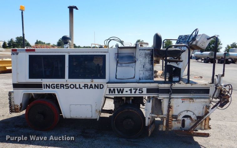 image for item DS8151 1986 Ingersoll Rand MW175  milling machine