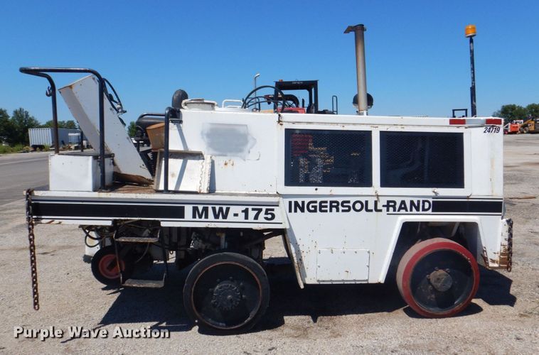 image for item DS8151 1986 Ingersoll Rand MW175  milling machine