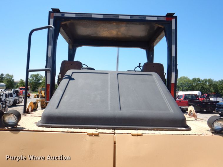 image for item DS8154 1999 Dynapac CP271  pneumatic roller