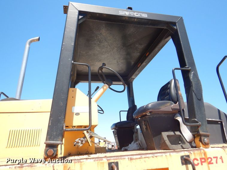 image for item DS8154 1999 Dynapac CP271  pneumatic roller